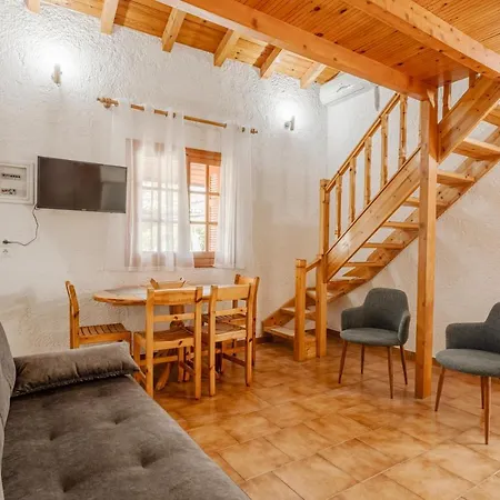 Sophia's Maisonette 2 *