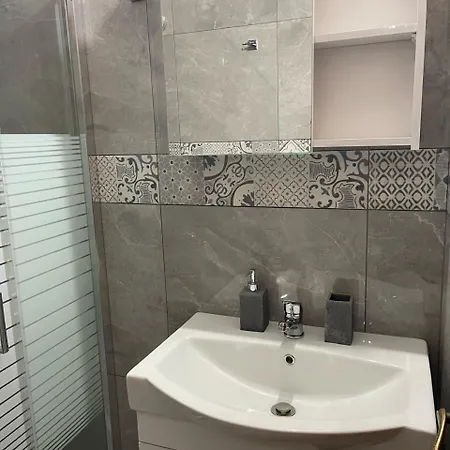 Sophia's Maisonette 2 *