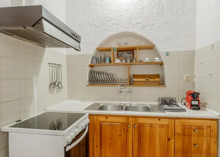 Sophia's Maisonette 2 *