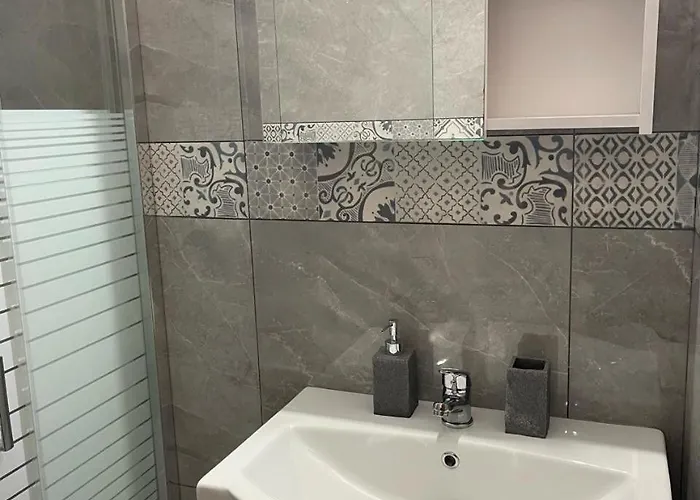 Sophia's Maisonette 2 *